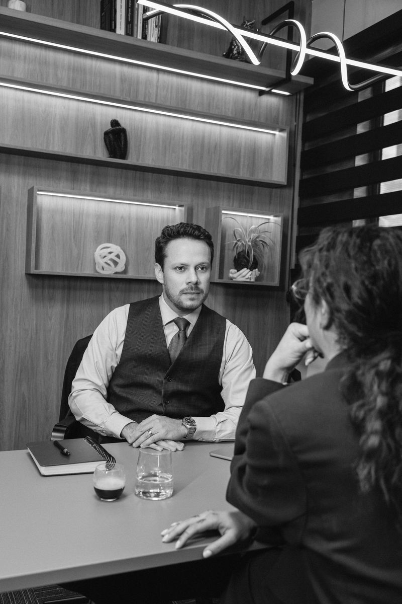 André em reunião com uma cliente